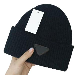 Designer Brand Women039s Luxury Beanie Hat Automne et Hiver Nouveau P Lettre Triangle Inversé Tendance De La Mode Simple Extérieur Warmth233252C