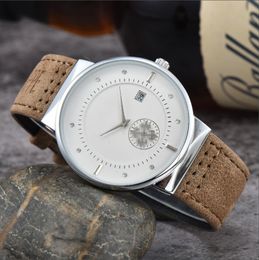 Marca de diseñador Relojes de pulsera Hombres Mujeres Calidad Reloj de cuarzo Clásico Simplicidad Moda Reloj de pulsera Correa de cuero Banquete de negocios Relojes Pulsera B088