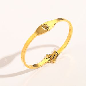 Bracelets de marque de créateurs Femmes Bangle Luxury Designer Lettre Bracelet Crystal 18K Gold plaqué inoxydable Amoureux de mariage