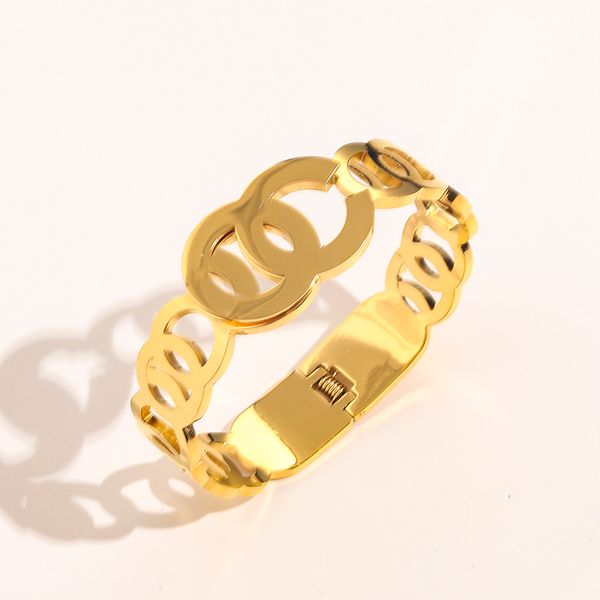 Diseñador de marca Pulseras Mujeres Brazalete Diseñador de lujo Carta Joyería 18K Chapado en oro Acero inoxidable Amantes de la boda Brazaletes de regalo al por mayor ZG1359