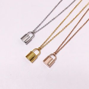 Designer Branded Couple Collier Mode Luxes Verrouiller Pendentif Colliers 18K Argent Or Rose Titane Acier Plaqué Femmes Collier pour Cadeau D'anniversaire