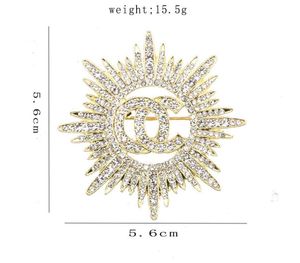 Designer broche merk letters diamanten broches pin geometrische luxe vrouwen cirkel kristal strass pearl pins voor beroemde trouwfeest jewelerlry accessoires