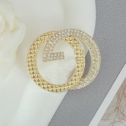 Designer Brooch Luxury Brand Letter Pins Brooches Women Brooch Suit Elegant Fashion Jewelry Clothing Accessories