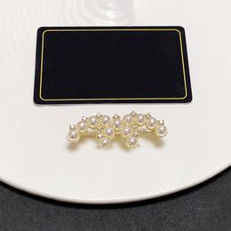 Ontwerper Broche Luxe Vergulde Pin Broche Mode-sieraden Meisje Parel Diamant 5 Liefde Broche Premium Cadeau Paar Thuis Bruiloft Accessoires 03