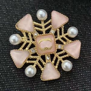 Designer Broche Broche Broche Mode Ont CGLetter 18k Plaqué Or Argent Cristal Perle De Luxe Femmes Marque Lettre Broches Broches Couple Romantique Cadeau Bijoux