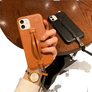 Designer Brown Téléphone 15Promax Wrist Strap Fashion Case pour iPhone 15 14pro 13 12 Cois iPhone en cuir pour femmes pour hommes