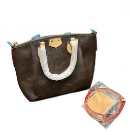 Bolsa de compras marrón de diseñador con palabras, bolsa de compras de lujo, moda clásica