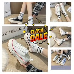 Designer geborsteld lederen vrouwen casual schoenen driehoek Oxford dikke sneakers luxe vrouw klassieke matte trainers gai