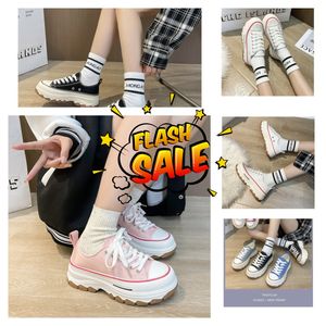 Zapatos informales de cuero cepillado de diseñador para mujer, zapatillas gruesas triangulares, zapatillas clásicas mate de lujo para mujer GAI