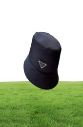 Designer Bucket Hat Fashion Breathable Sendingy Brim Hat For Mens Woman Classic Black White Caps Top Quality1754143