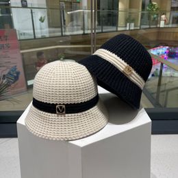 Diseñador sombrero de cubo sombreros ajustados sol superior prevenir capó letra temperamento sombrero versátil sombrero de invierno cálido moda sombrilla gorra pareja viaje