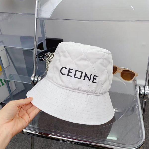 Designer Bucket Hat Floppy Pliable His-and-Hers Buckets Cap visière designer casquettes chapeaux pour hommes protection solaire blanc noir couleur unisexe Halloween cadeau casquette bonnet