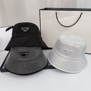 Designer emmer hoed voor mannen volledige diamant dames capbrief mode rhinestone casquette casual omgekeerde driehoek caps heren rand hoeden 238121C6