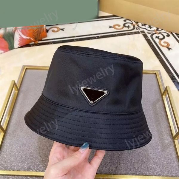 Diseñador Bucket Hat Triangle Capas de béisbol Casquette Luxe Fashion Nylon Diseñador Sombreros para hombres Classic Black White Fit Diseñadores Mujeres Casual Gorras PJ006 C23