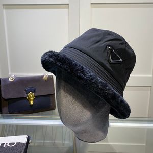 Designer Bucket Hat Mens Beanie Winter Caps Femmes Triangle Fitted Hats Designers FashionﾠCasquette Beanie Bonnet Baseball Cap 2202235WU