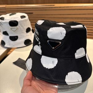 Diseñador Bucket Hat Mujeres Hombres de borde ancho CUCHO FURAS TEMASUS