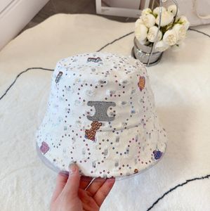 Designer seau hathats pour femmes Wide Brim Hats Beach Casual Active Fashion Street cap Summer Sun Protection Letter His-and-Hers caps