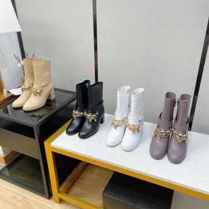 Designer C Hoogste kwaliteit 2023 New Little Fragrance Classic Jewelry Hanger Show New Short Boots Leather Verhoogde Boots