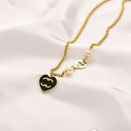 Designer C Logo Collier 18 Plaqué Or Coeur Pendentif Collier 2023 Amour Bijoux Charme Filles De Luxe En Acier Inoxydable Collier De Mariage Voyage Bijoux En Gros