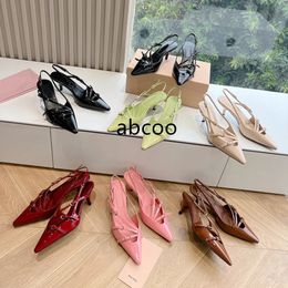 Designer kalf lakleren slingback pumps met metalen gesp verfraaide sandalen 5,5 cm kitten heel Slingbacks dames luxe puntige teen avondfeestschoenen