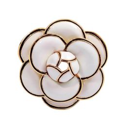 BROOCHES CAMELLIA DES CHAMELES DE HAUTE QUALLES BROOCHES PETALES multicouches Pins Bijoux Fahsion Bijoux pour hommes Femmes Blanc B4390149