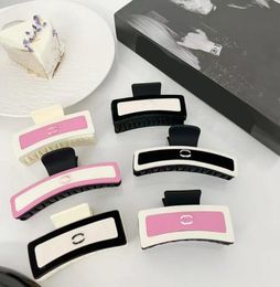 Designer Candy Color Acryl Hair Clip Barrettes klemmen vrouwen Girls Brand Letter Wide Black Shark Hairclaw Fashion Accessoire Hairjewelry Hoofddeksels Haarspeld