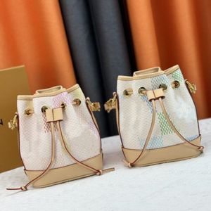 Designer Candy Couleur mini sac de seau en cuir poignée Femme sac à main Summer Sumage à crampons de marque de bracelet