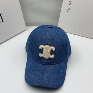 Ontwerper Pet Hoed Dames Heren Geborduurde Pet Luxe Hoeden Baseball Caps Luxe Dames Zomer Casual Honderd Neem Zonbescherming Zonnehoed Retro Klassiek Cadeau YY