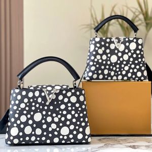 Designer Capucines Sacs fourre-tout Marque Femmes Sacs à main avec motif à pois Sacs à bandoulière de luxe Sacs à bandoulière en cuir souple Nouveau sac de messager Pochettes en relief