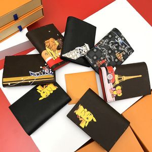 Porte-cartes de styliste de qualité supérieure pour hommes et femmes, portefeuille en cuir avec impression de fleurs, couverture de dessin animé pour passeport