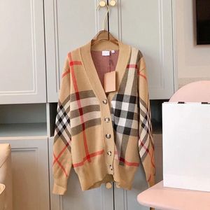 Diseñador Cardigan Suéter Hombres Mujeres Senior Plaid Clásico Ocio Otoño Invierno Mantener caliente Cómodo Sudadera de alta calidad Tocando fondo 26Uj #