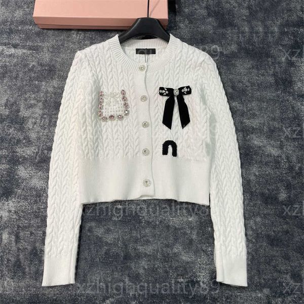 Designer Cardigan Sweaters Femmes Manteau Mode Luxe Top Petite poche Lettre Bow Décoration à manches longues Col rond Manteaux tricotés Designer Women Sweater