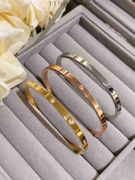 Pulsera de carro de diseñador Chapado en cobre 24k Diamante completo Un carácter L Pulsera incolora para mujer Múltiples estilos iere