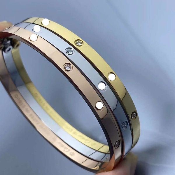 Designer Cartera Fashion Braclet Version haute Version étroite Bracelet à vis pour couples Bracelet à la mode et personnalisé pour femmes Light Lux