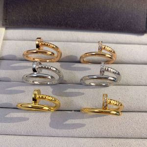 Designer Carteras Catier Nail Ring Love Mens and Womens Pair Ring étroite Mens Wide Couple Anneau plein d'étoiles Ring Gold For Woman