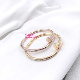 Designer Cartres Bangle 18K Collier en or féminin 2024 Nouvelle édition coréenne Bracelet à ongles de diamant non décoloré
