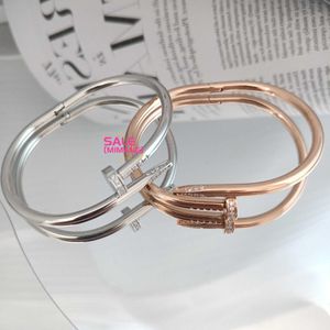 Cartres de créateurs bracelets de luxe japonais et coréen à la mode en acier inoxydable