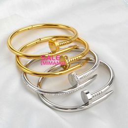 Designer Cartres Bangle Light Luxury Card Home Iron nagel Roestvrijstalen armband Vrouw 18K Gold Plating 8zsj