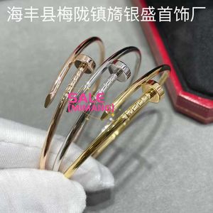 Designer Cartres Bangle Light Luxury Style Kajia Nail Bracelet Femme Version coréenne Tempérament 18K Gold incolore pour les meilleurs amis He9j