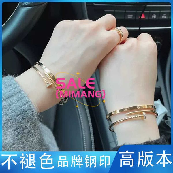 Designer Cartres Bangle Rose Gold 18K Gold Light Luxury Luxury Full Diamond Sky Star Bracelet large et étroite version associée à INS Mesh Red Vot6