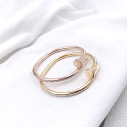 Bracelet Cartres de styliste, collier en or 18 carats pour femmes, nouvelle édition coréenne 2024, ensemble de diamants qui ne se décolorent pas, filet à ongles pliable rouge