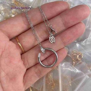 Cartres de diseñador Versión alta Collar de uñas Silver Pure Silver 18K con cadena de cuello liso de diamante completo V Gold CNC Calidad O7HU