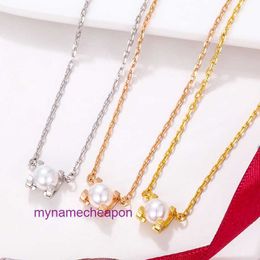 Cartrres de créateurs Nacklace Simple Set Pendant Kajia New V Golden Bull Claw Collier Pearl Fashion Versatile quatre chaînes simples et luxueuses Femme