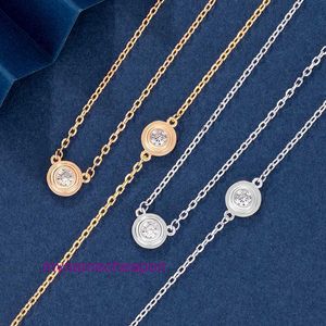 Cartrres de créateurs Nacklace Simple Set Pendant Kajia One Diamond Collier V Gold plaqué 18k Single Small Round Cake Ufo Léger Collier de luxe Collier