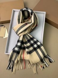 Bufanda de cachemira de diseñador Bufanda larga de invierno para hombres y mujeres Moda clásica Abrigos largos de invierno Hijab con borla Bufanda foulard Bufanda suave que nunca pasa de moda cuadros grandes