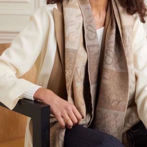 Designer kasjmier sjaal Winter dames en heren lang Sjaalkwaliteit Hoofdband mode klassiek bedrukt Geruite grote geruite sjaals die een unieke uitstraling van Spaanse adel uitstralen