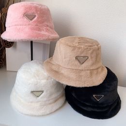 Designer Casquette Femmes Seau Chapeaux Mode Plage Chapeau Fuzzy Hiver Casquettes De Laine De Luxe Triangles Chapeau Visières Baseball Sunhats Bonnets Snapbacks