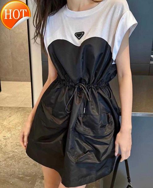 Designer Robes décontractées robe de femme en denim Fashion Matching Girl Girl Slim Summer Beach Street Jupe Black Blanc
