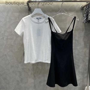 Vestidos casuales de diseñador para mujer Verano Nuevo Clásico Contraste en blanco y negro P Triángulo Camiseta Conjunto de dos piezas Vestido Cintura delgada Vestido de línea A