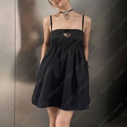 Diseñador Vestidos casuales Moda mujer Vestido sin tirantes Vestido francés Sexy Pequeño vestido negro Falda de cena S-L